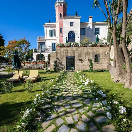 Artemisia Villa